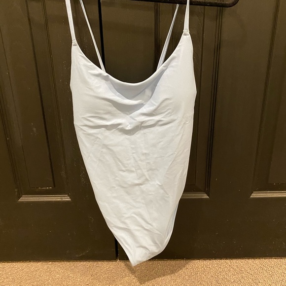 Tops and swimwear - Picture 2 of 16